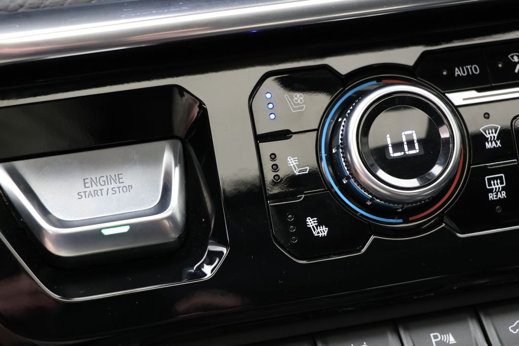 2024 GMC Sierra 2500HD Denali Image 31 of 38