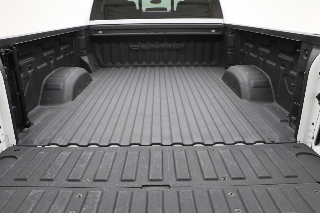 2024 GMC Sierra 2500HD Denali Image 12 of 38