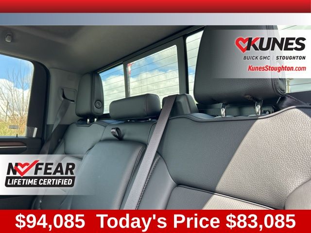 2024 GMC Sierra 2500HD Denali Image 18 of 55