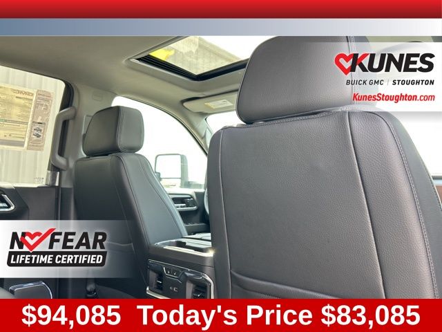 2024 GMC Sierra 2500HD Denali Image 19 of 55