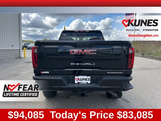 2024 GMC Sierra 2500HD Denali Image 7 of 55