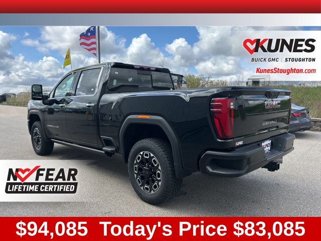 2024 GMC Sierra 2500HD Denali Image 8 of 55