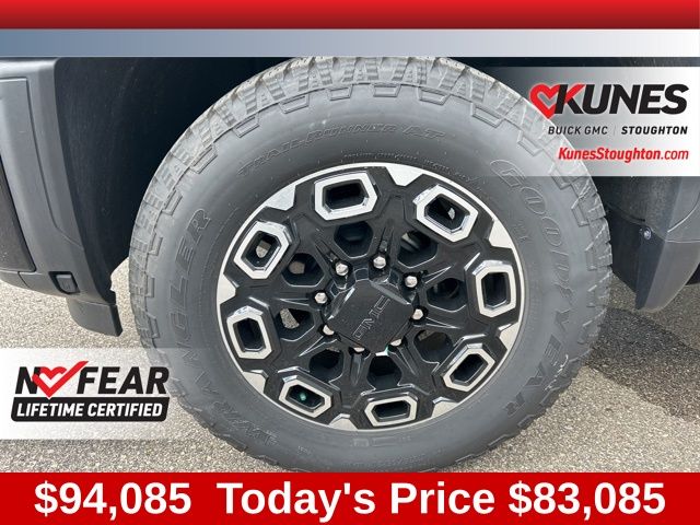 2024 GMC Sierra 2500HD Denali Image 12 of 55