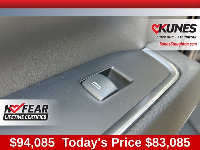 2024 GMC Sierra 2500HD Denali Image 32 of 55