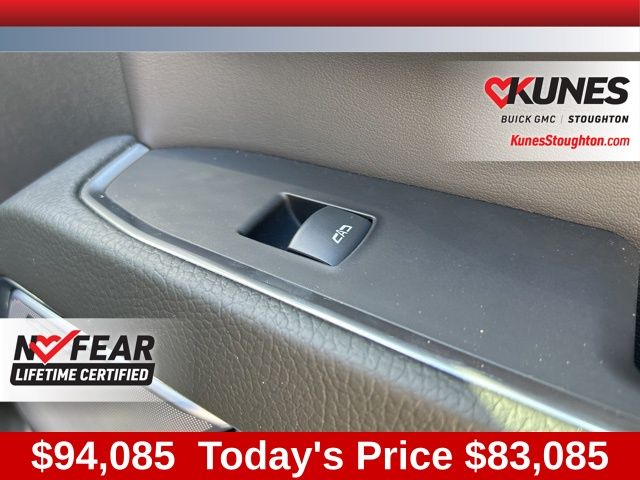 2024 GMC Sierra 2500HD Denali Image 33 of 55