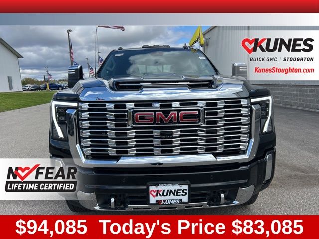2024 GMC Sierra 2500HD Denali Image 2 of 55