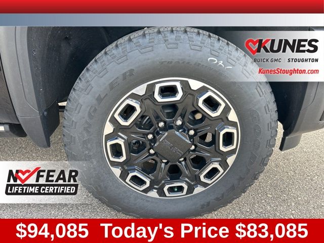 2024 GMC Sierra 2500HD Denali Image 13 of 55