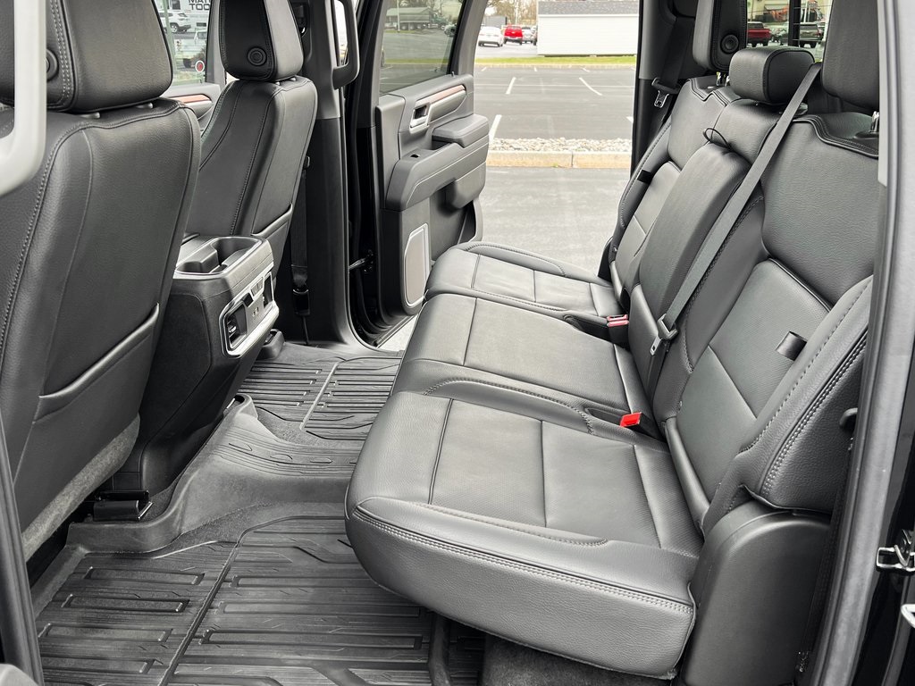 2024 GMC Sierra 2500HD Denali Image 11 of 29