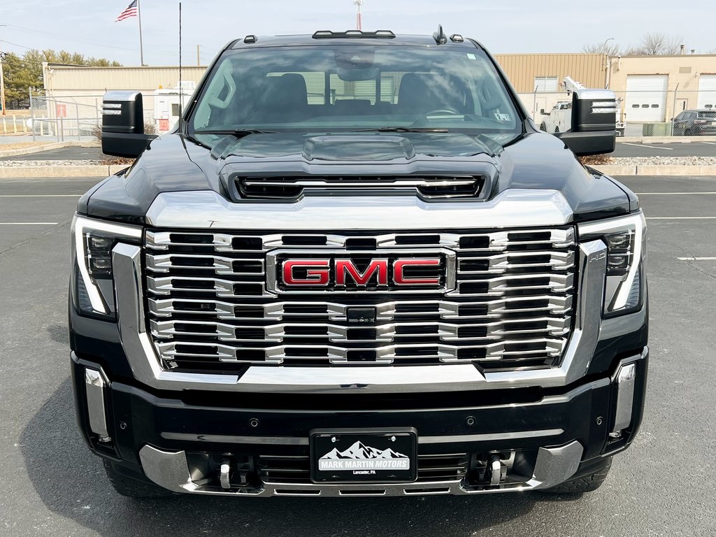 2024 GMC Sierra 2500HD Denali Image 2 of 29