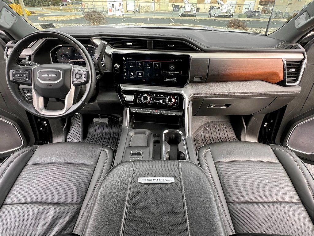 2024 GMC Sierra 2500HD Denali Image 15 of 29