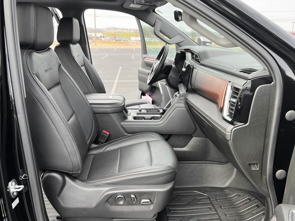 2024 GMC Sierra 2500HD Denali Image 12 of 29
