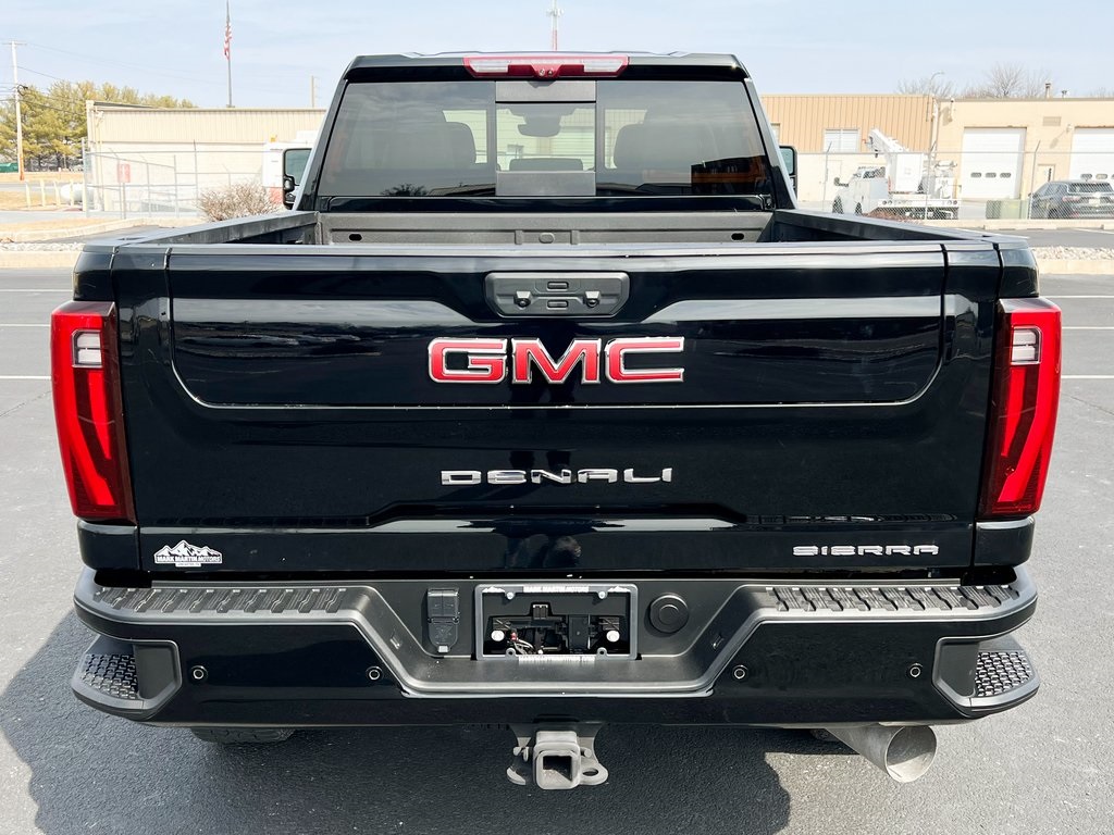 2024 GMC Sierra 2500HD Denali Image 5 of 29