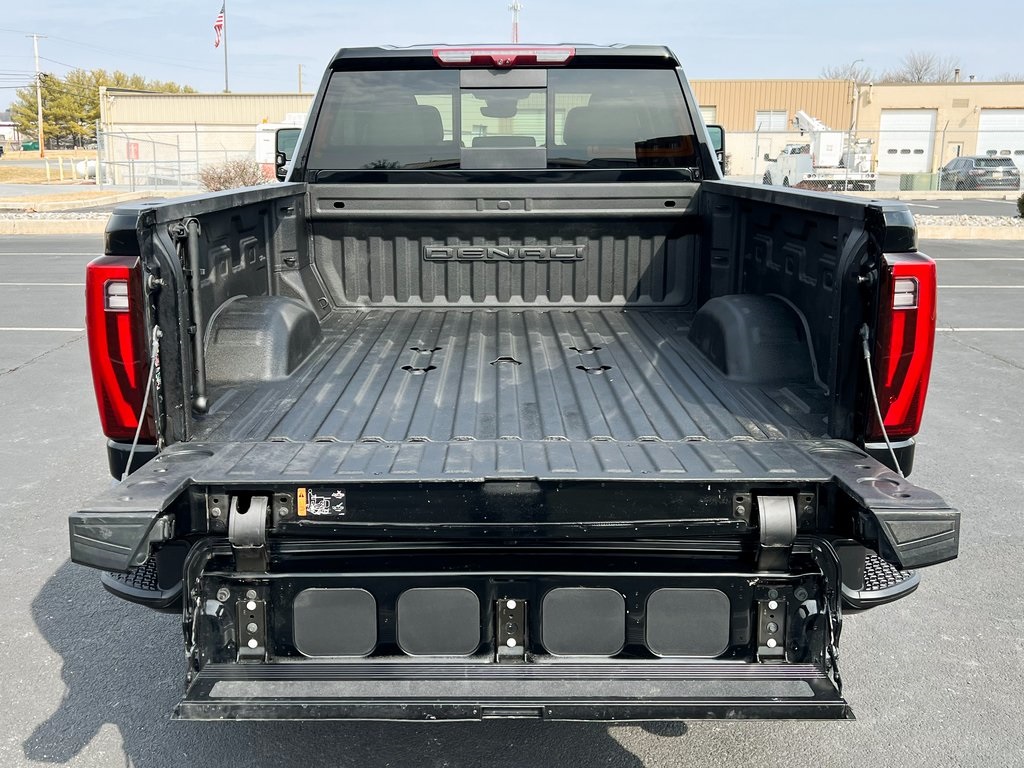 2024 GMC Sierra 2500HD Denali Image 9 of 29