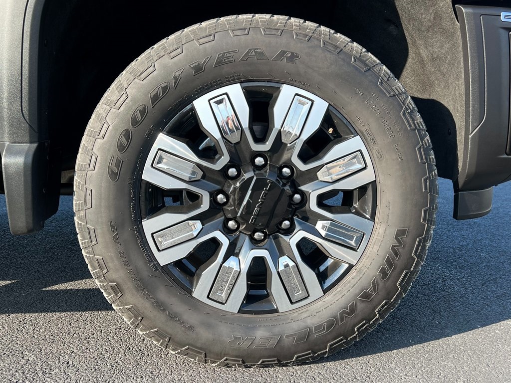2024 GMC Sierra 2500HD Denali Image 8 of 29