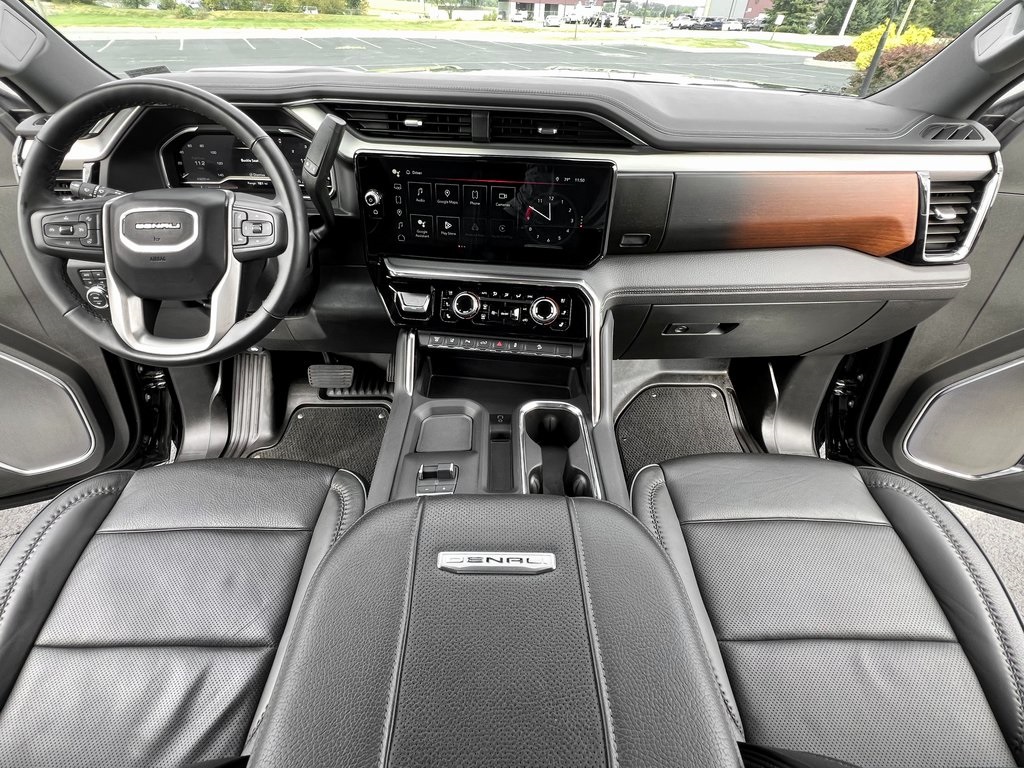 2024 GMC Sierra 2500HD Denali Image 16 of 29