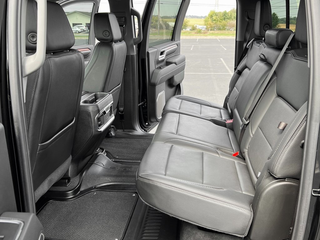 2024 GMC Sierra 2500HD Denali Image 12 of 29