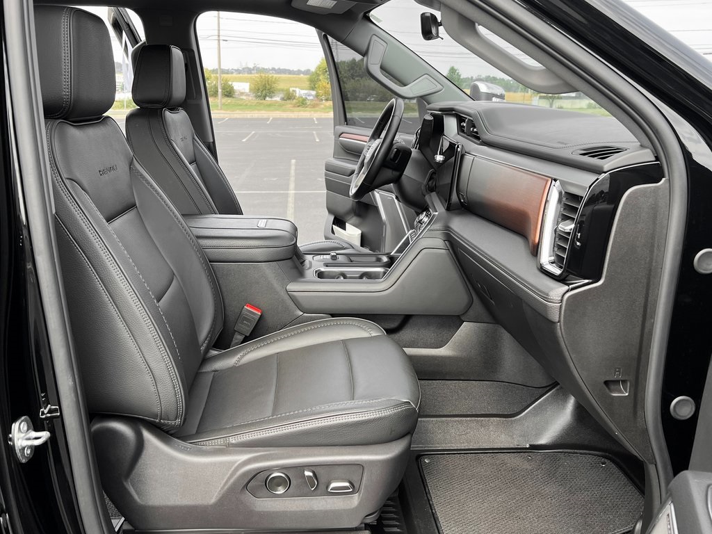 2024 GMC Sierra 2500HD Denali Image 13 of 29