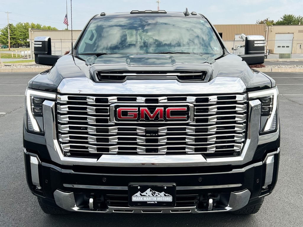 2024 GMC Sierra 2500HD Denali Image 2 of 29