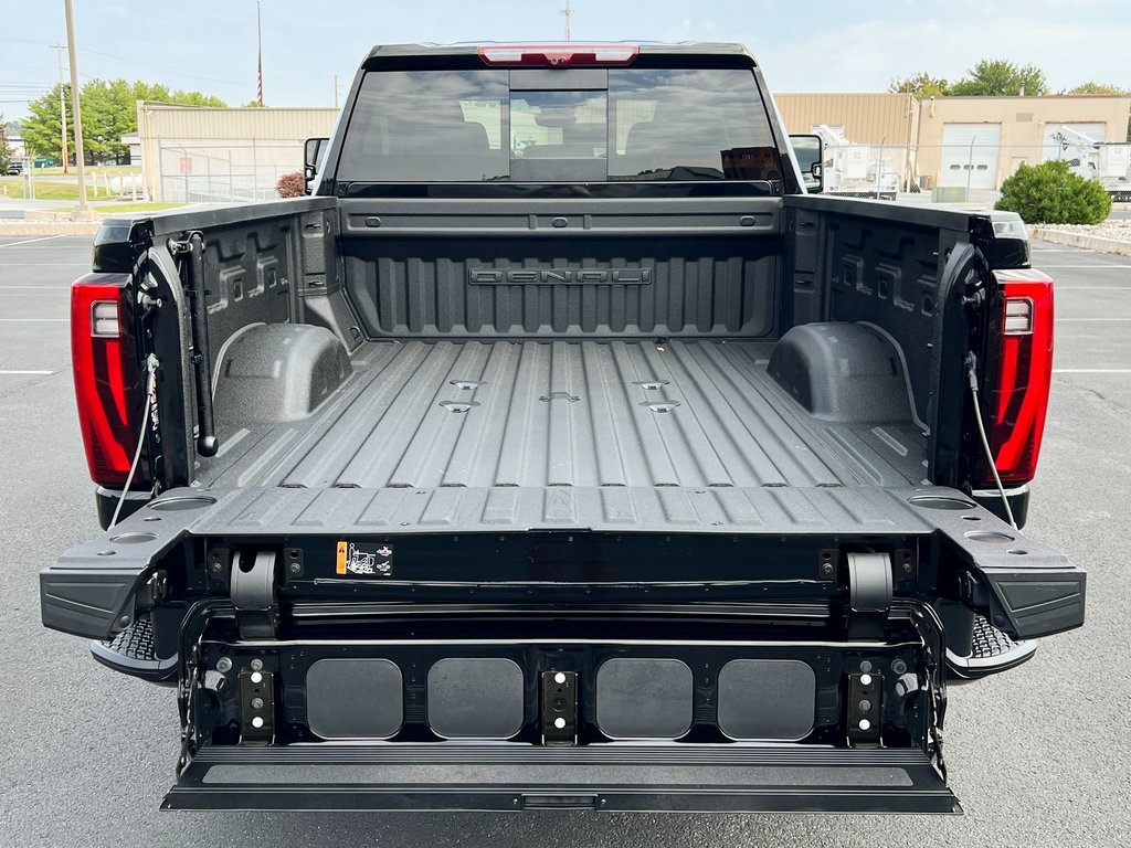 2024 GMC Sierra 2500HD Denali Image 9 of 29