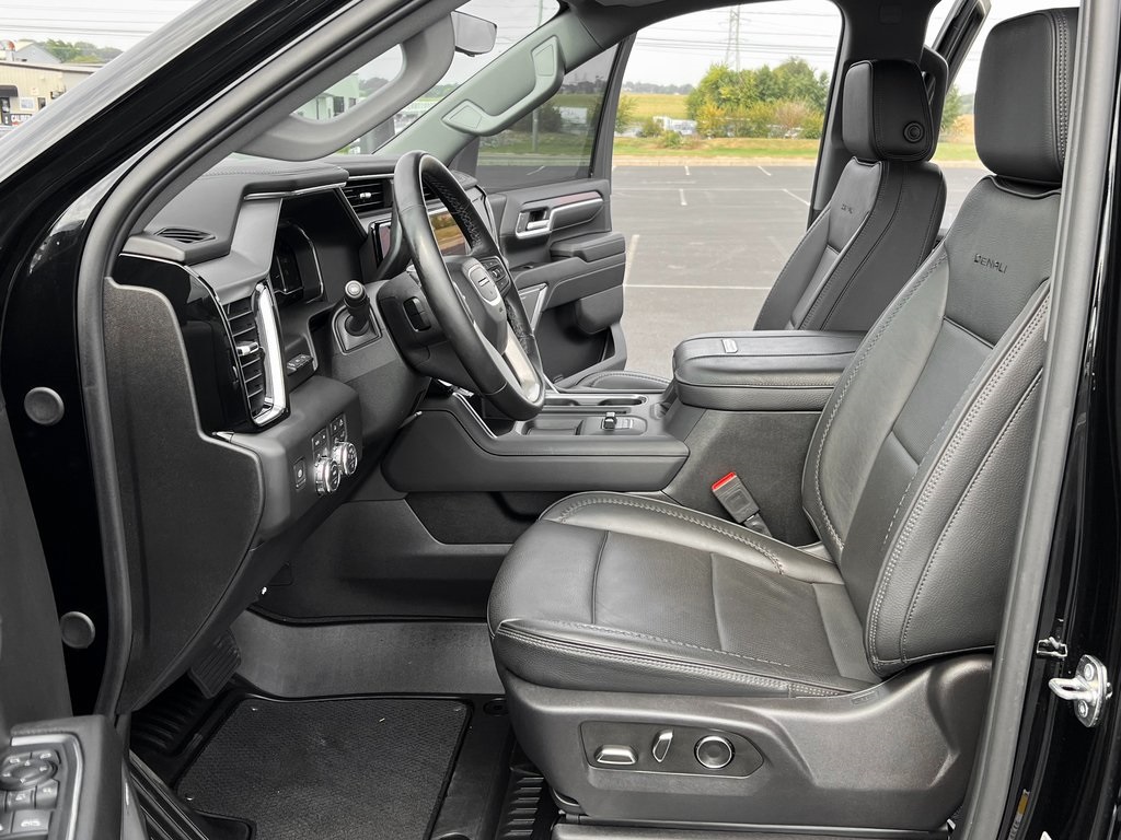 2024 GMC Sierra 2500HD Denali Image 15 of 29