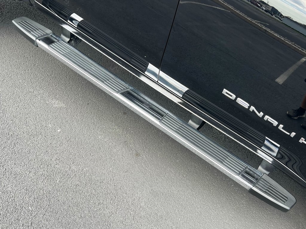 2024 GMC Sierra 2500HD Denali Image 10 of 29