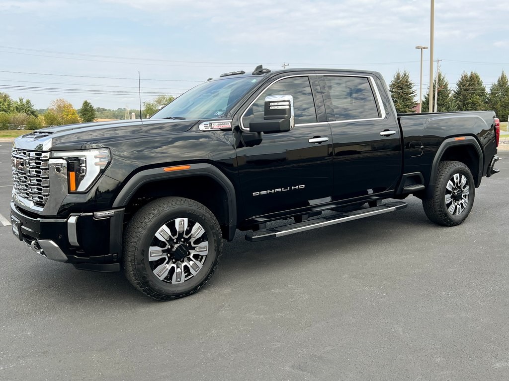 2024 GMC Sierra 2500HD Denali Image 1 of 29
