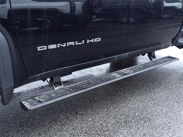 Vehicle image 9 of 19