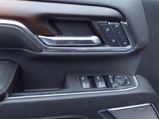 Vehicle image 13 of 19