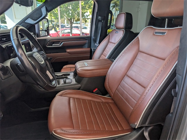 2024 GMC Sierra 2500HD Denali Ultimate Image 13 of 36