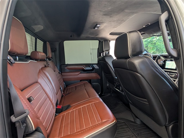 2024 GMC Sierra 2500HD Denali Ultimate Image 12 of 36