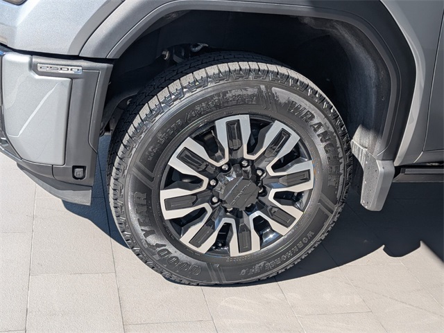 2024 GMC Sierra 2500HD Denali Ultimate Image 8 of 36