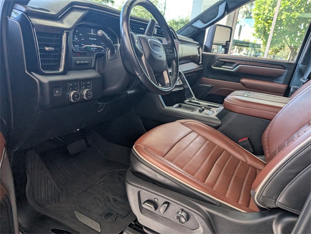 2024 GMC Sierra 2500HD Denali Ultimate Image 16 of 36