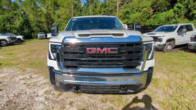 2024 GMC Sierra 2500HD Pro Image 3 of 33
