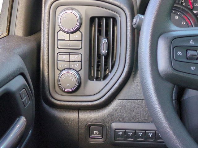 2024 GMC Sierra 2500HD Pro Image 28 of 33