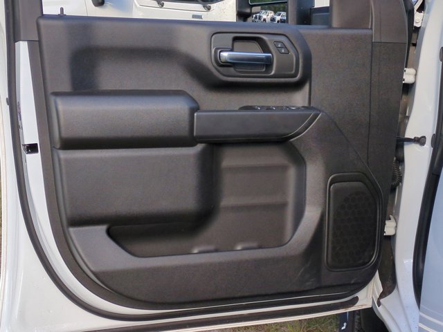 2024 GMC Sierra 2500HD Pro Image 21 of 33