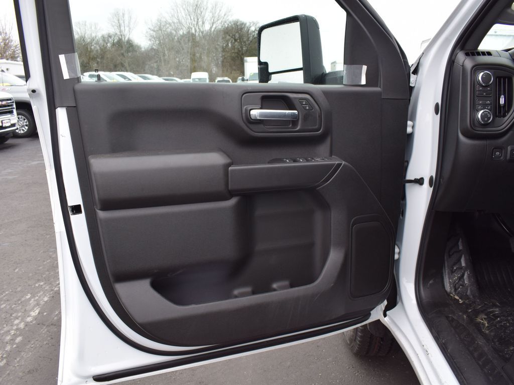 2024 GMC Sierra 2500HD Pro Image 14 of 24