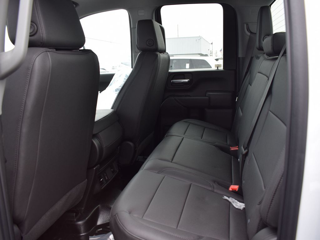 2024 GMC Sierra 2500HD Pro Image 12 of 23