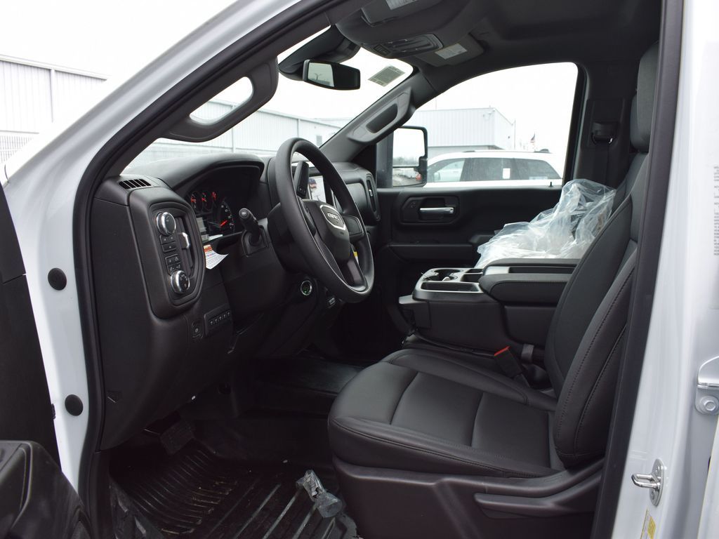 2024 GMC Sierra 2500HD Pro Image 11 of 23