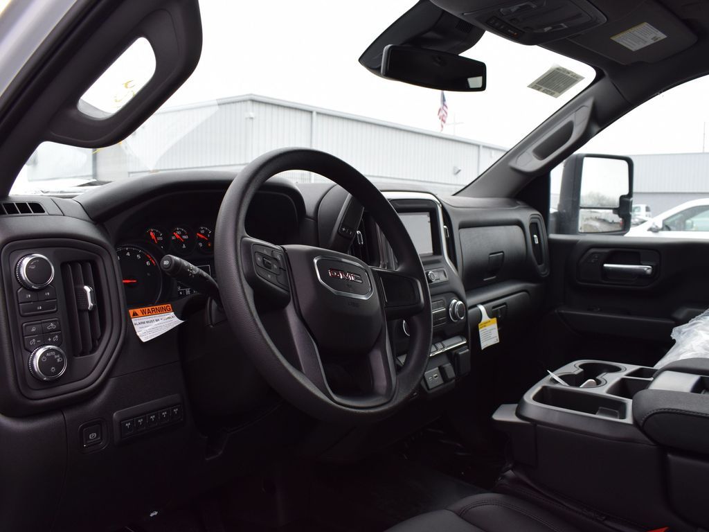 2024 GMC Sierra 2500HD Pro Image 15 of 23
