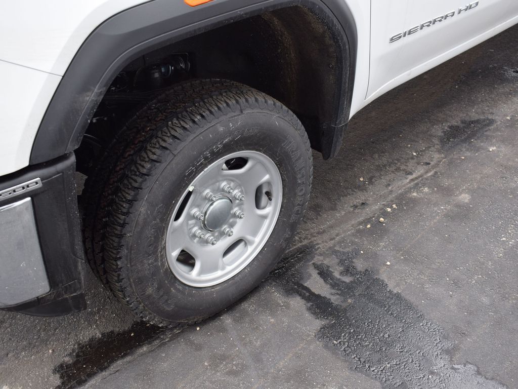 2024 GMC Sierra 2500HD Pro Image 10 of 23