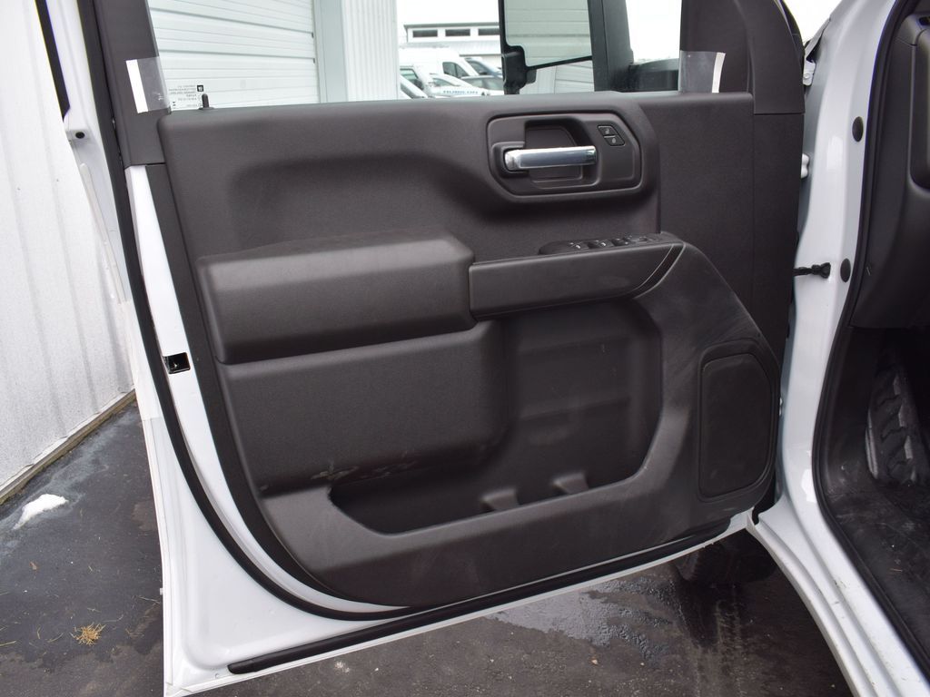 2024 GMC Sierra 2500HD Pro Image 13 of 23