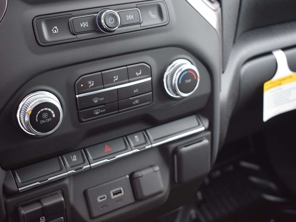 2024 GMC Sierra 2500HD Pro Image 18 of 23