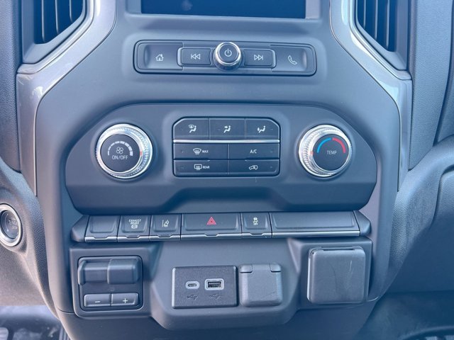 Vehicle image 22 of 24