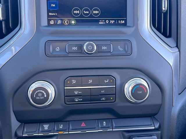 Vehicle image 15 of 18