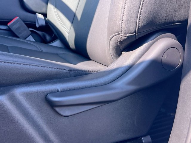 Vehicle image 16 of 18