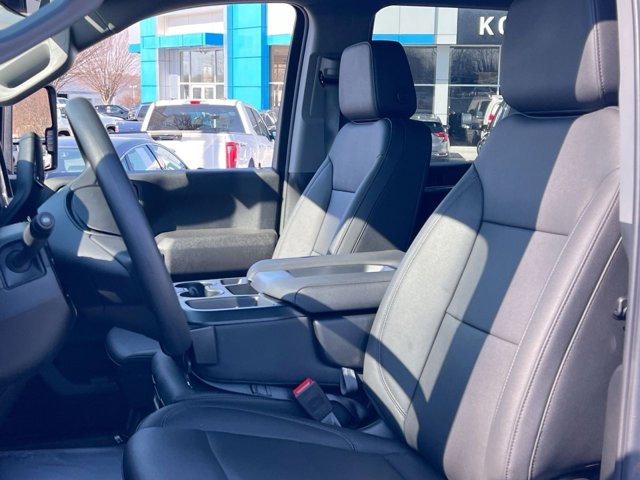 Vehicle image 8 of 18