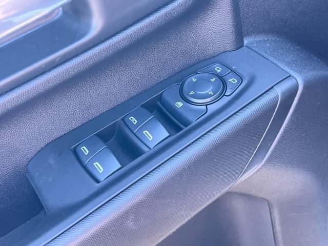 Vehicle image 17 of 18