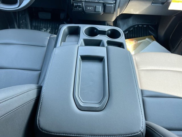 Vehicle image 14 of 16