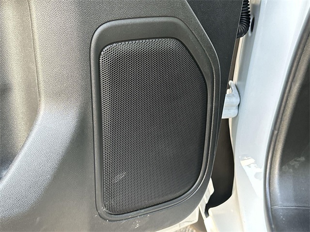 Vehicle image 17 of 27