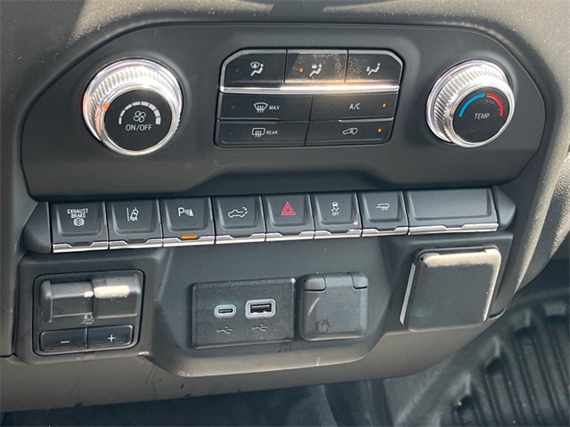 Vehicle image 24 of 30